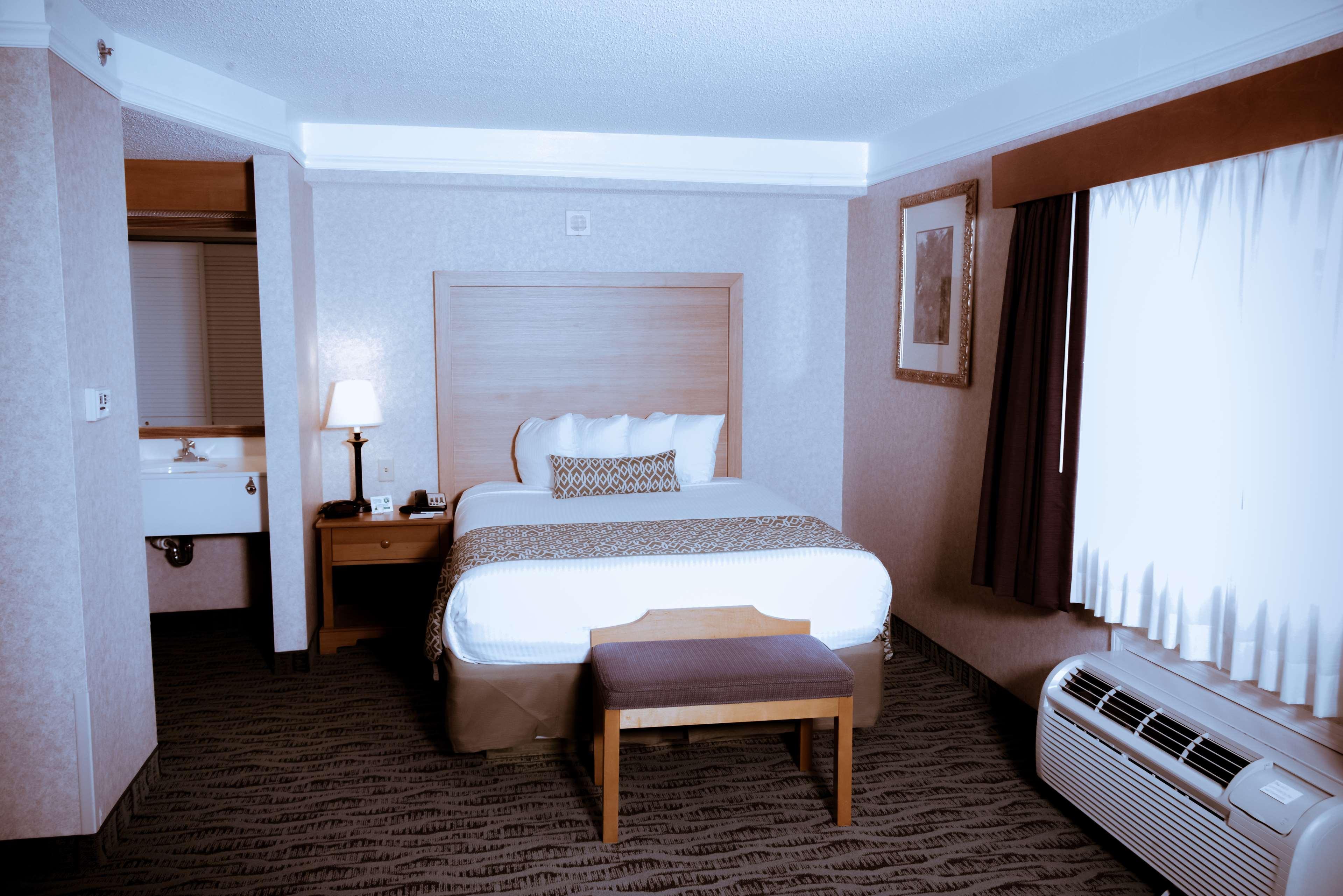 Best Western Plus Executive Court Inn & Conference Center Manchester Exterior photo