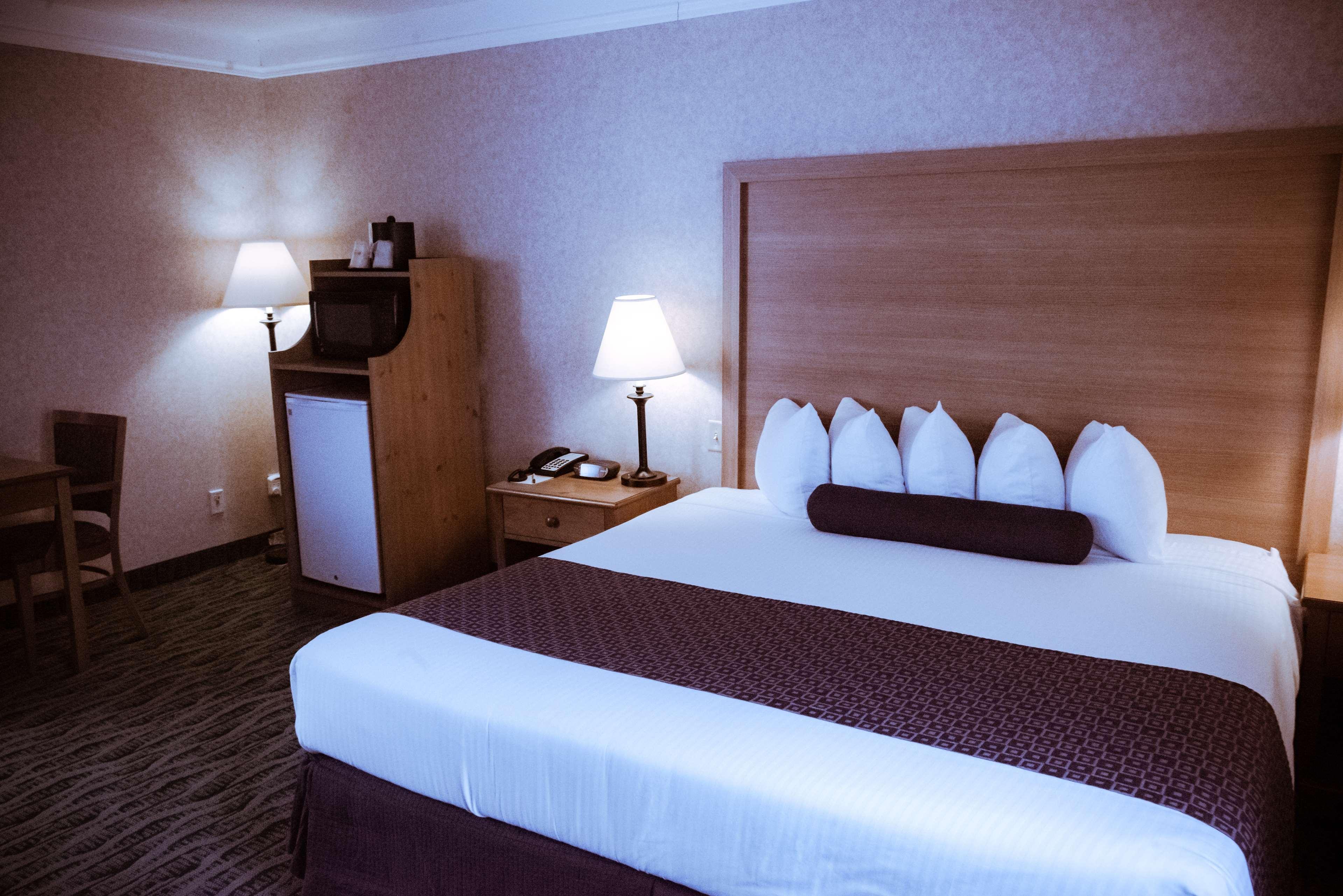 Best Western Plus Executive Court Inn & Conference Center Manchester Exterior photo